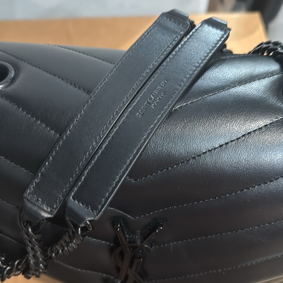 AUTHENTIC MEDIUM YSL LOULOU BAG
SO BLACK - Picture 10 of 12